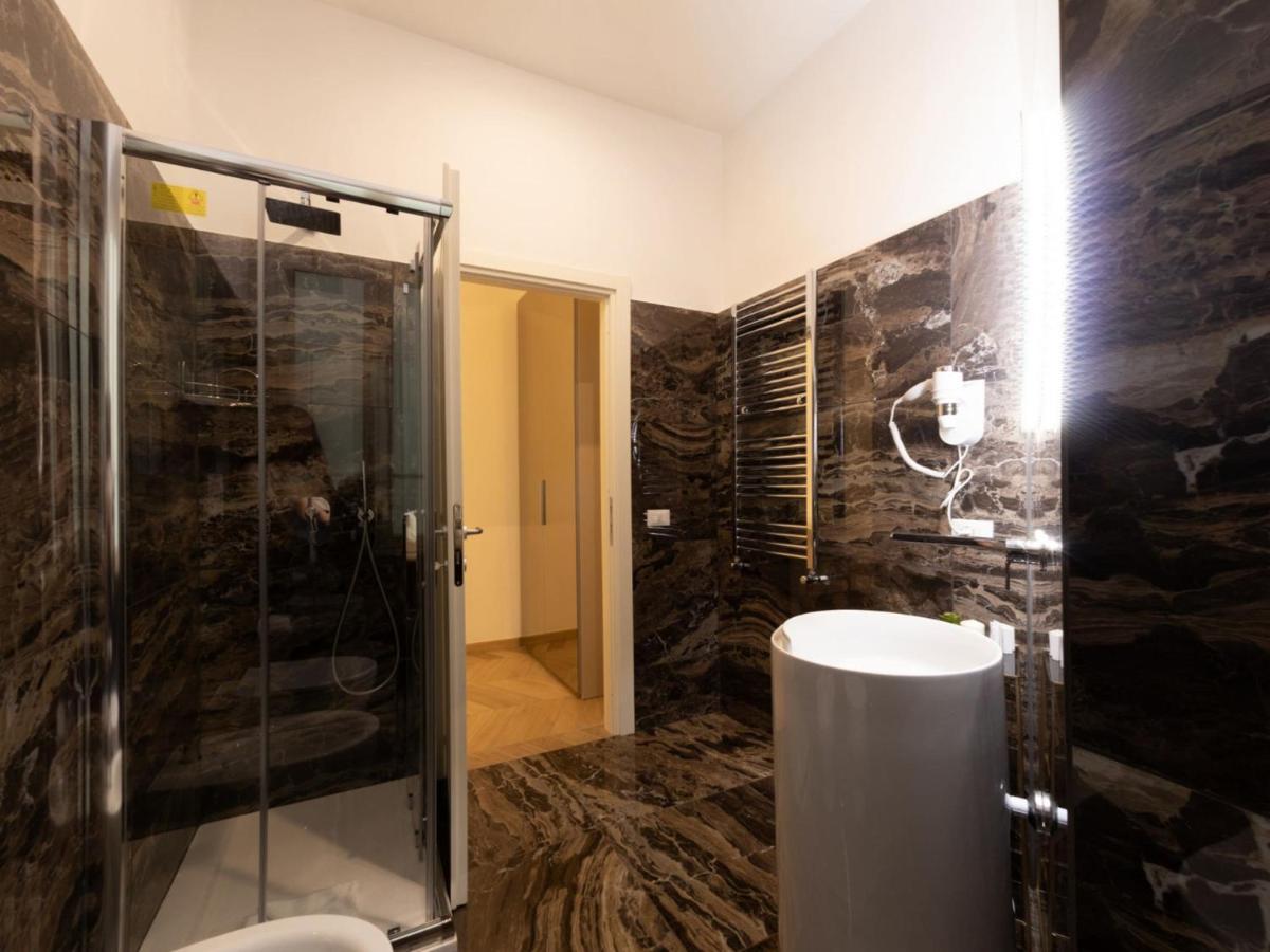 The Best Rent - Elegant Five-Bedrooms Apartment Near Colosseo Roma Dış mekan fotoğraf