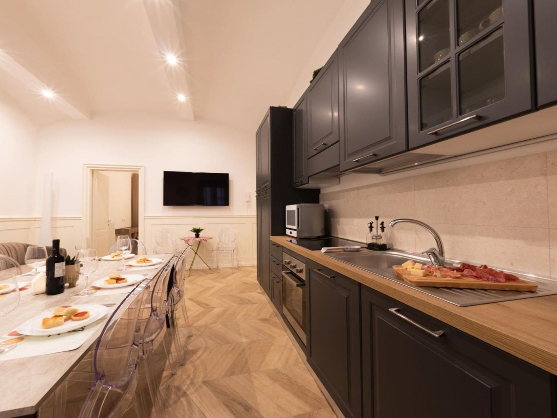 The Best Rent - Elegant Five-Bedrooms Apartment Near Colosseo Roma Dış mekan fotoğraf