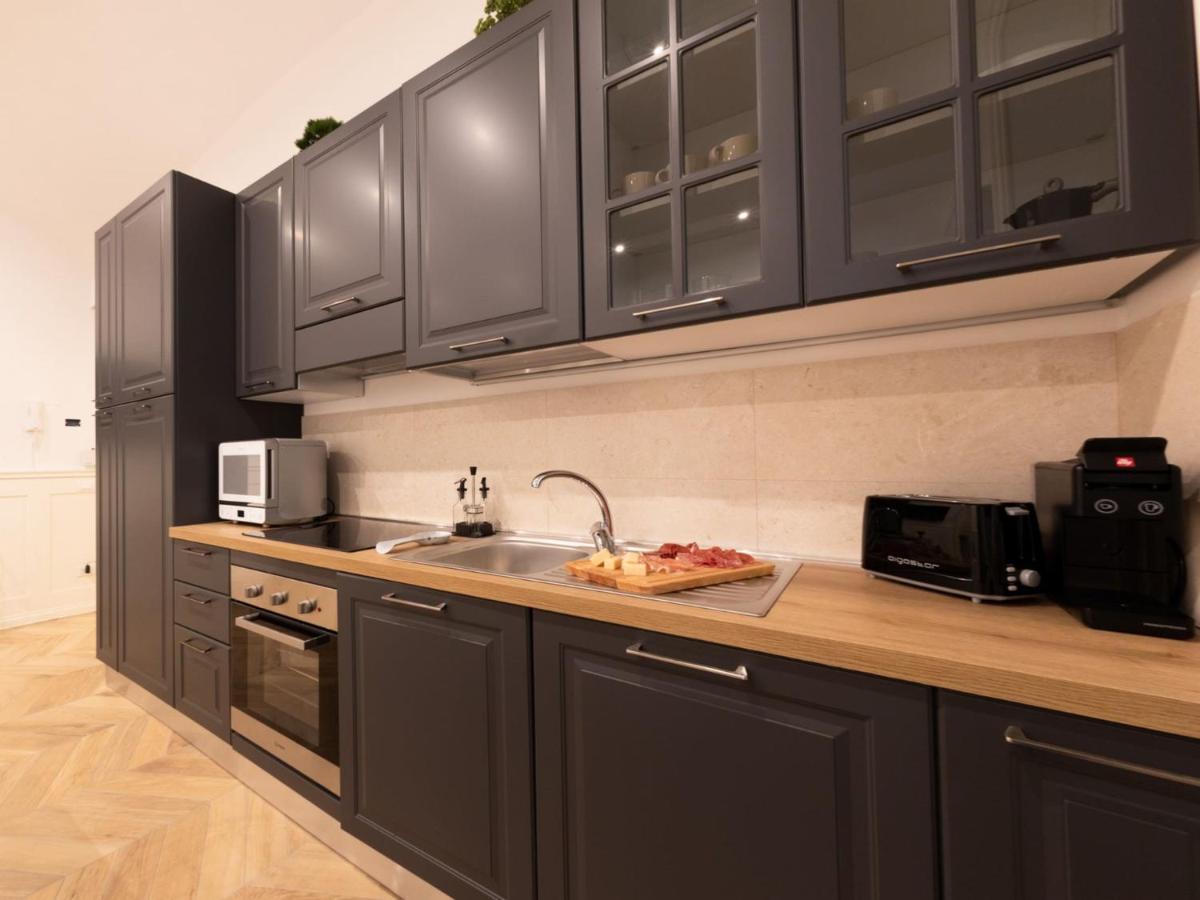 The Best Rent - Elegant Five-Bedrooms Apartment Near Colosseo Roma Dış mekan fotoğraf