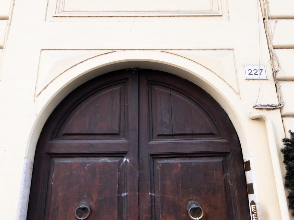 The Best Rent - Elegant Five-Bedrooms Apartment Near Colosseo Roma Dış mekan fotoğraf